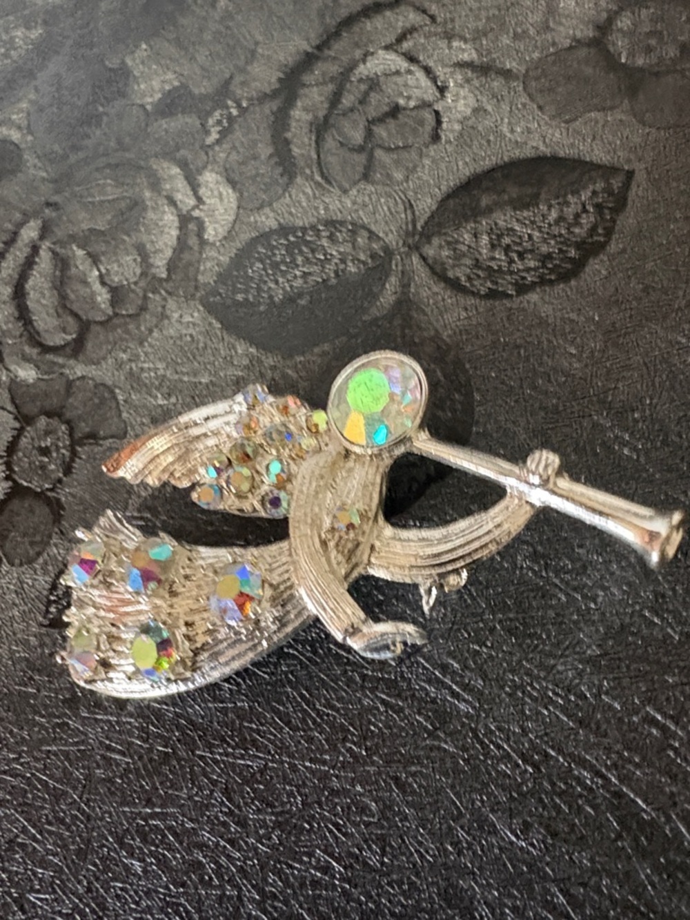 EISENBERG ICE ANGEL TRUMPET AURORA BOREALIS CRYSTAL BROOCH - Picture 2 of 8